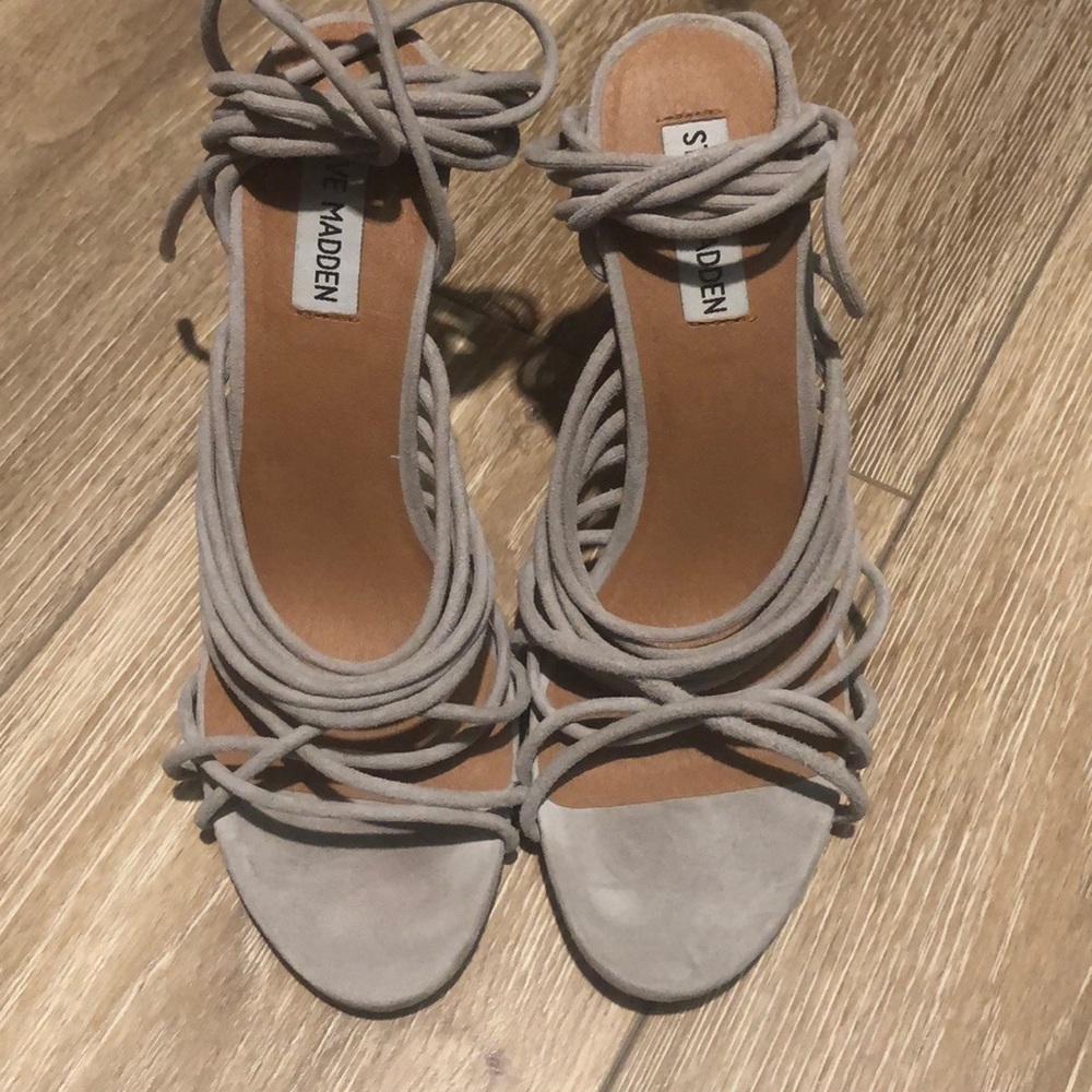 Steve Maden Grey suede heel
